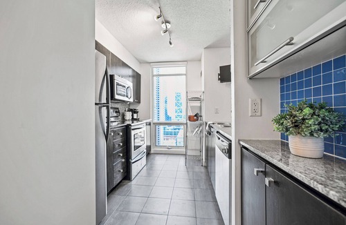 CityPlace Condo | Prime location with CN Tower view