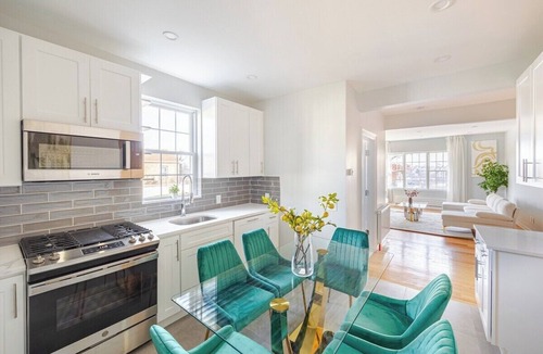 Southeast Yonkers House | Prime Luxury NYC - Balcony & Wood-Burning Fireplace