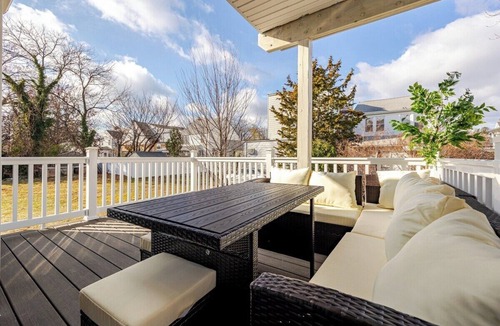 Southeast Yonkers House | Prime Luxury NYC - Balcony & Wood-Burning Fireplace