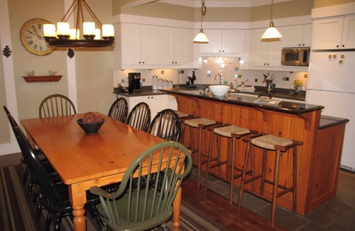 Baysville Resort | Prime Muskoka Resort ~ Beach ~ Pool ~ Watercraft ~ Lake of Bays