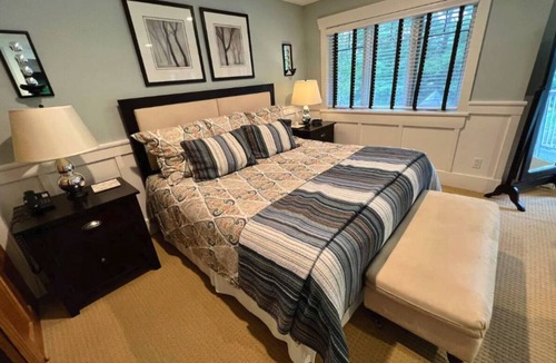 Baysville Resort | Prime Muskoka Resort ~ Beach ~ Pool ~ Watercraft ~ Lake of Bays