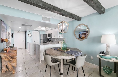 Marco Island Condo | Pristine Cozy Beachfront Penthouse Condo SW1702: Full Reno-best location