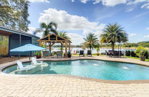 Fairvilla House | Pristine Lakeside 3BR Home w Private Pool