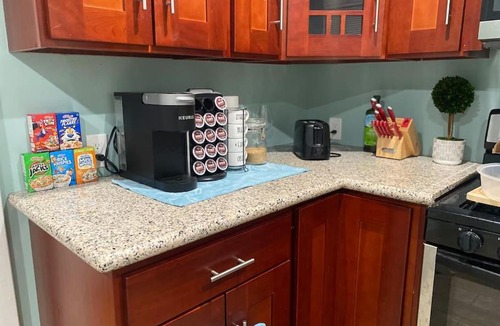 Queens Apartment | Private 1 Bedroom Suite 15 mins from JFK Airport!