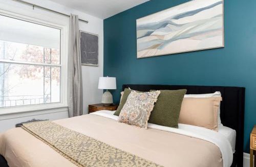 Brockton Village House | Private 2 Storey Home with 3BR-2BA by Queen West