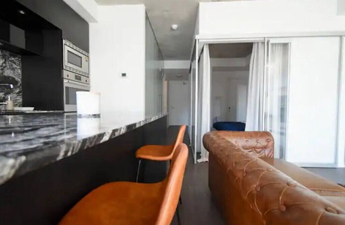 Wellington Place Condo | Private Apartment Toronto Downtown w/CN View + Pool