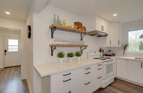 The Blue Mountains Cottage | Private Beach access with dozens of 5-star reviews! Stunning and Spacious!