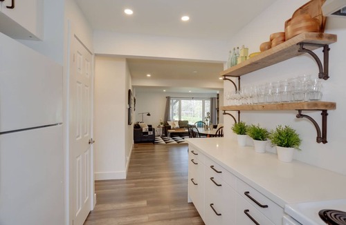 The Blue Mountains Cottage | Private Beach access with dozens of 5-star reviews! Stunning and Spacious!