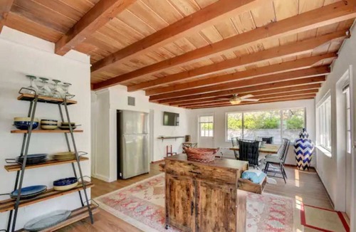 Jog Road Cottage | Private Beach Cottage walk steps to the beach, sleeps 6