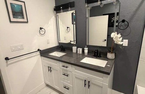Hollywood House | Private Bedroom in Hollywood