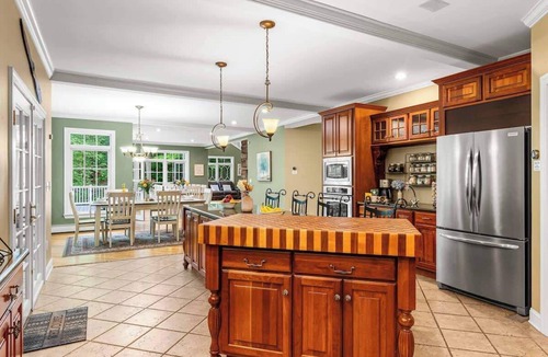 Lakeville House | Private Boat Slip, LakeFront, Hot Tub, Skee Ball