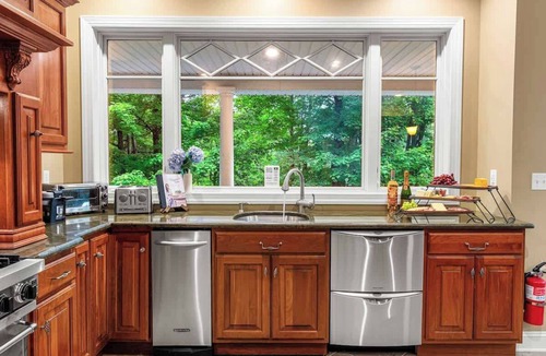 Lakeville House | Private Boat Slip, LakeFront, Hot Tub, Skee Ball