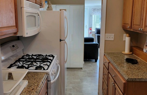Ortley Beach Cottage | Private cottage set back just one block to beach