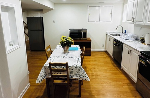 Brampton House | Private, Cozy & Pet Friendly 2 Bedroom+1 Bath Apartment
