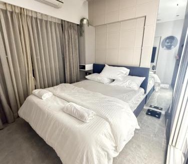Marol House | Private Ensuite Room in Modern Apartment