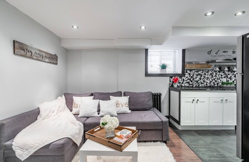 Parkdale House | Private entrance Modern 1-bedroom apartment downtown Toronto
