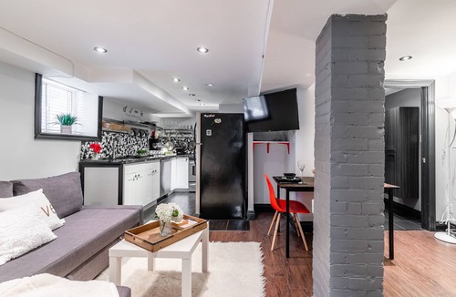 Parkdale House | Private entrance Modern 1-bedroom apartment downtown Toronto