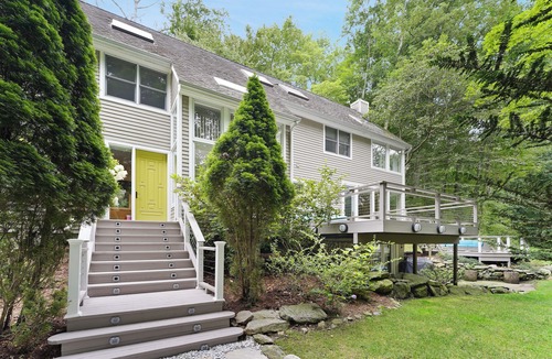 North Stamford House | Private estate in North Stamford on natural preserve