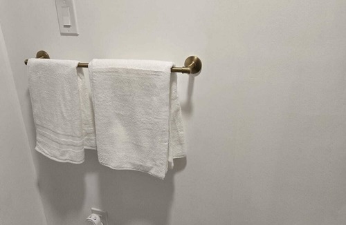 Plainfield Apartment | Private Family Friendly 1 Bedroom Apt with Kitchen, WiFi & Laundry in Plainfield