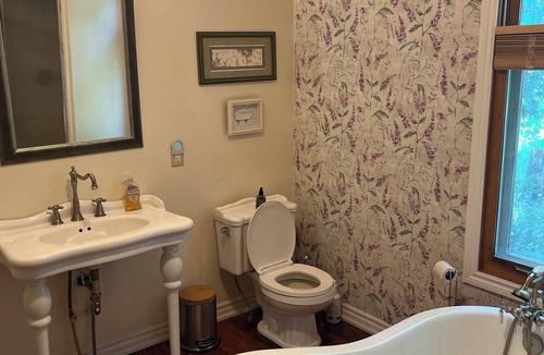 Innisfil Other | Private farmhouse w/claw foot tubs, firepit and walking trails