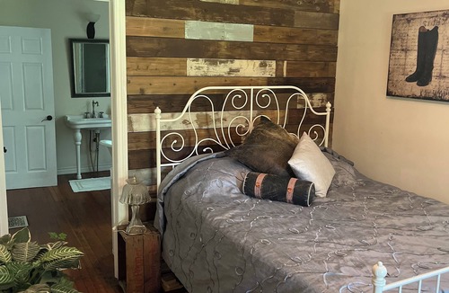 Innisfil Other | Private farmhouse w/claw foot tubs, firepit and walking trails
