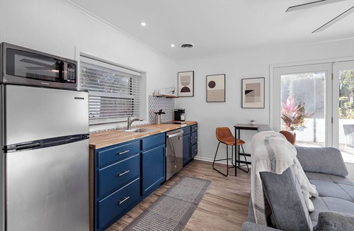 Tallahassee Apartment | Private Garden Retreat - King Bed - mins TMH + Downtown + FSU!