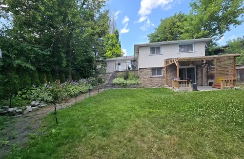 Aurora House | Private Guest House- A Beautiful Walkout Basement