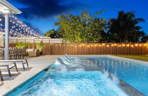 Royal Poinciana House | Private heated pool paradise with spa 5 Min from beach!