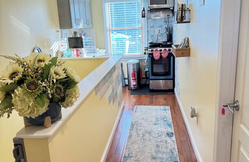 Bay Shore Apartment | Private King Bedrm, Pet Pally, Work, Events, LTR, MTR, STR