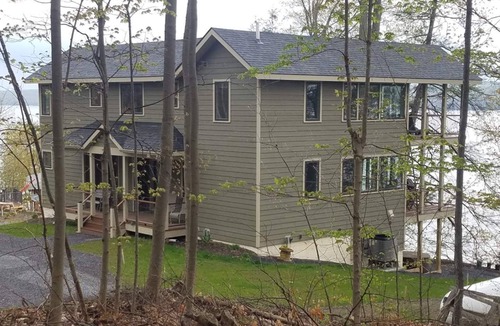 Trumansburg House | Private Lake House on Cayuga Lake in wine country near Taughannock Park