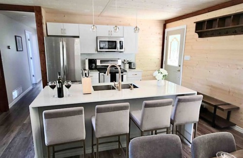 North Kawartha House | Private Lakefront Cottage on Chandos Lake