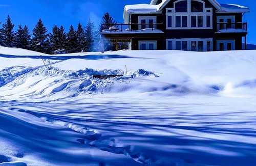 McKellar Cottage | Private Lakefront Getaway!