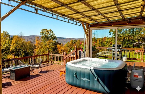 Town of Broome Cottage | Private Mountain Top Retreat w/Views/Hot Tub for Couples 2.5 hours from NYC