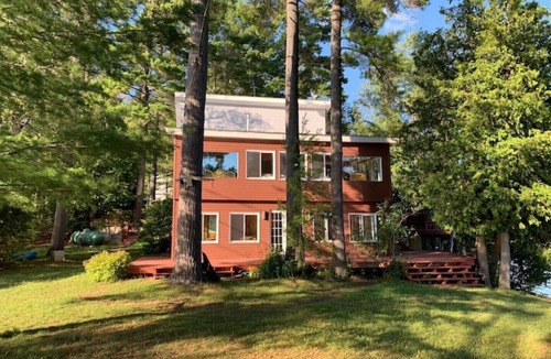 Tudor and Cashel Cottage | Private Peninsula - Modern yet Cozy 5-Bedroom Renovated Cottage