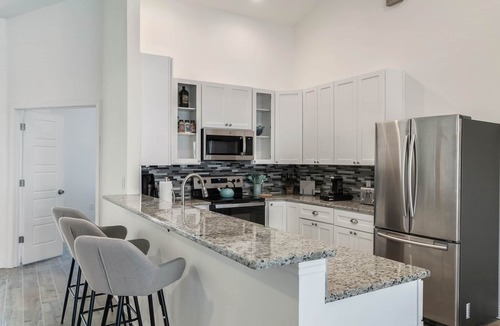 Bridgewater Crossing Villa | Private Pool Villa, <10 miles to Disney! Renovated, Bright and Spacious