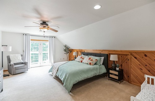 Port Royal Cabin | Private property + Hot tub + King bed + Game Room + Toy Room