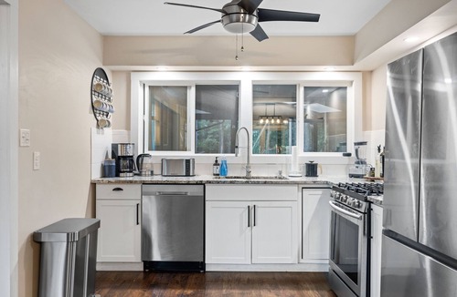 Cresco House | Private Retreat on 6 acres - 15 Mins to Camelback