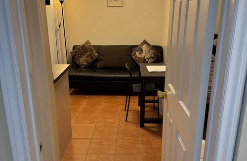 Central Erin Mills Resort | Private room ∙ 3 guests
