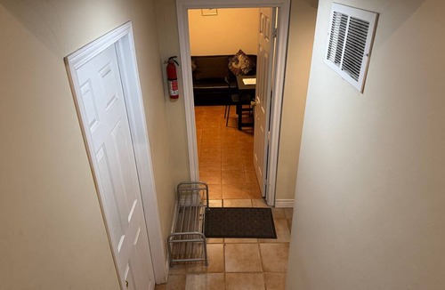 Central Erin Mills Resort | Private room ∙ 3 guests
