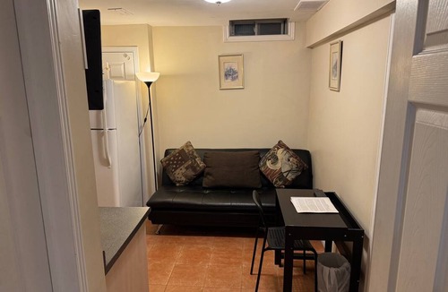 Central Erin Mills Resort | Private room ∙ 3 guests