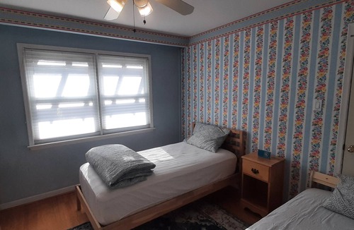 Etobicoke House | Private room in etobicoke , private entrance , private washroom