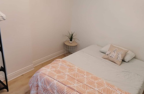 Hamilton Apartment | Private room in shared guest only home