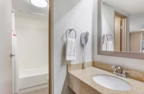 Tucson Hotel | Private Room w/Refrigerator + Microwave Close to Tucson Spectrum Mall