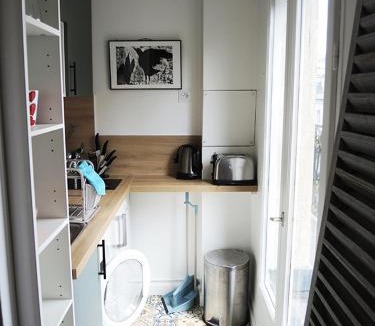 Quartier de la Goutte-d'Or House | Private Room with Bathroom in Sunny Flat