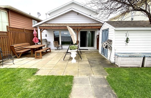North Bay House | PRIVATE SANDY BEACH- LAKE NIPISSING