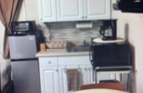 Timber Pond III Apartment | Private Studio Apartment 1 Queen Bed & 1 Bath Quiet & Relaxing COLD A/C