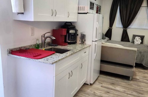 Lake Worth Apartment | Private studio with working space, in Lake Worth Beach
