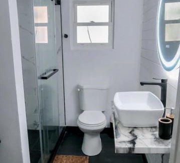 Sulphur Springs House | Private Suite near Busch Gardens Adventure Island USF and I-275