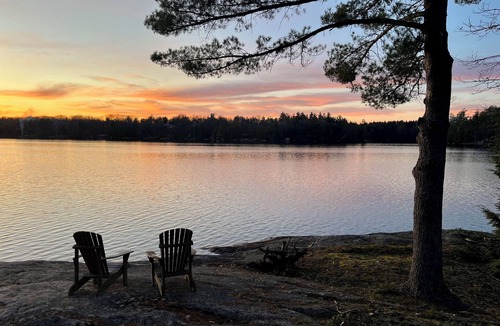 The Archipelago Cottage | Private West-Facing Lakeside Retreat - Stunning Shoreline & Sunsets