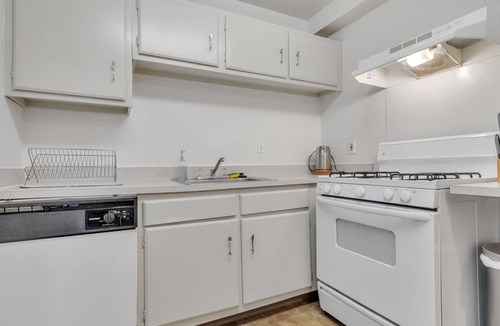Downtown Harrisburg Apartment | Professional 2br apartment I Near Hospitals
